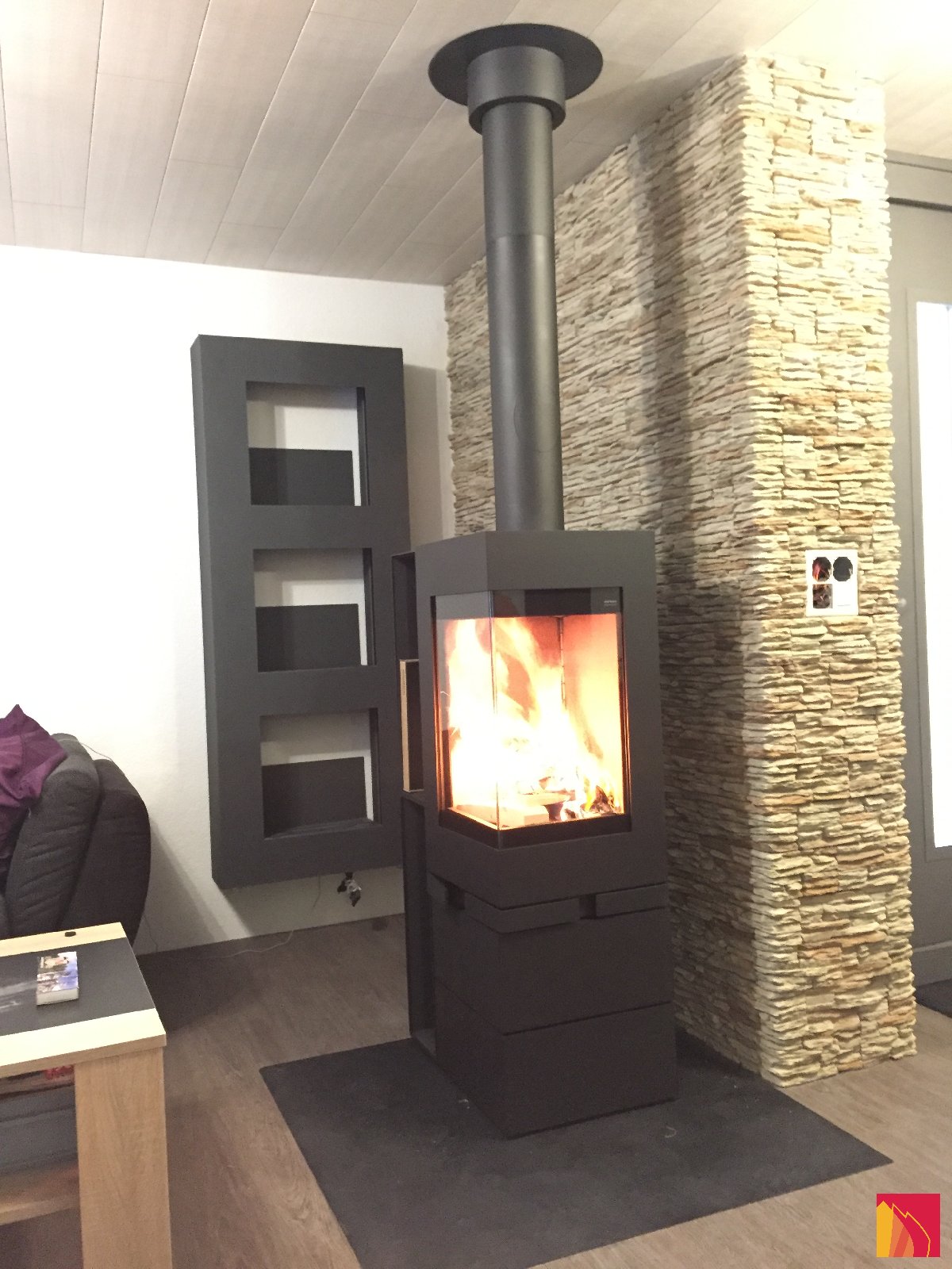 Wood-burning stove Skantherm Elements 400 angle - Carron-Lugon