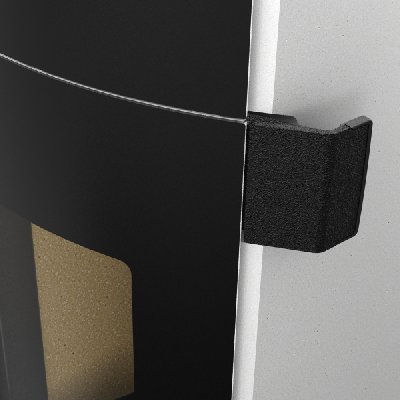 Thanks to the ergonomic handle, opening and closing the fireplace door is child's play.