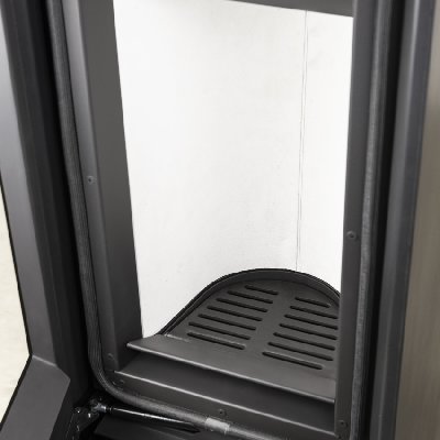 Grande camera di combustione verticale. Tipico Tonwerk.