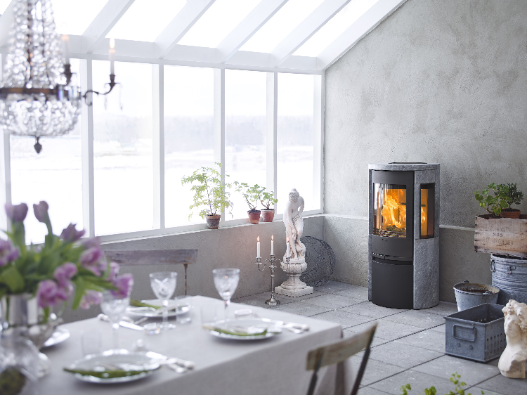 Contura 556T noir avec porte