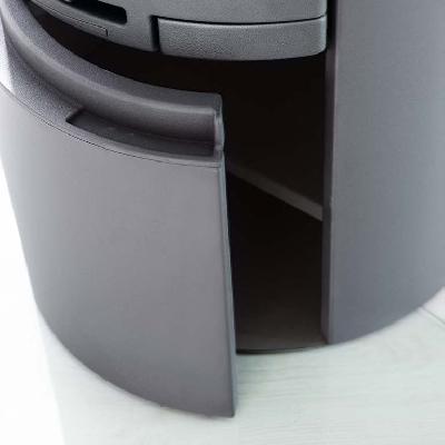 Door with damped closure