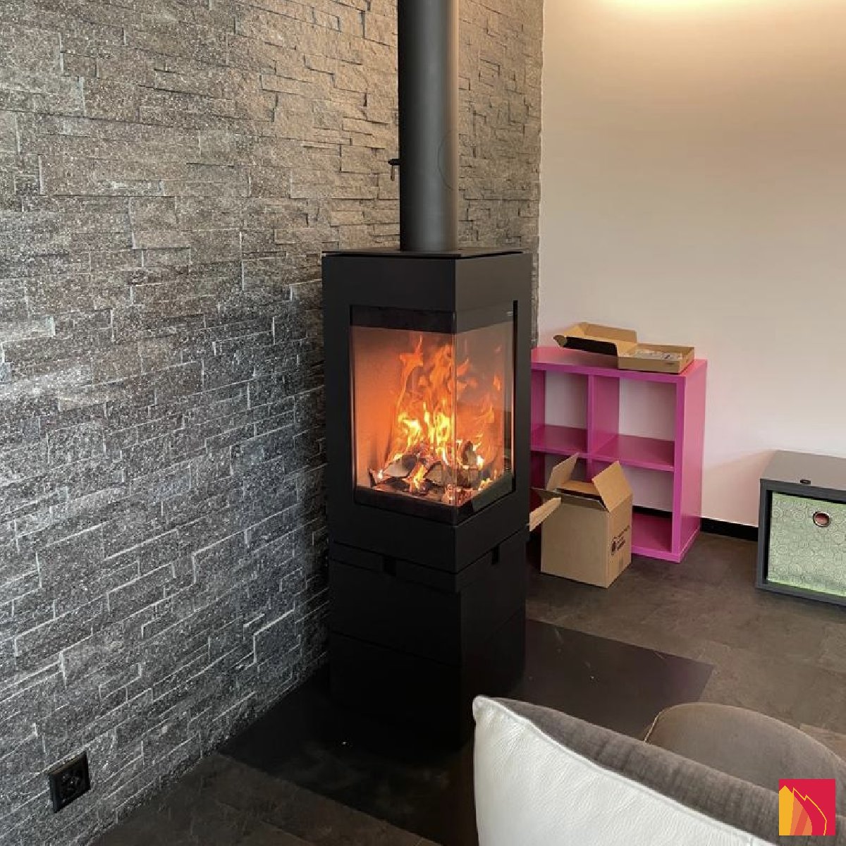 Wood-burning stove Skantherm Elements 400 angle - Carron-Lugon